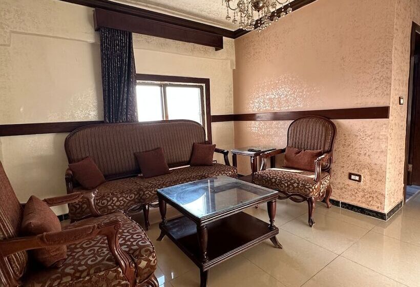 اتاق استاندارد سه نفره, Nahas Plaza