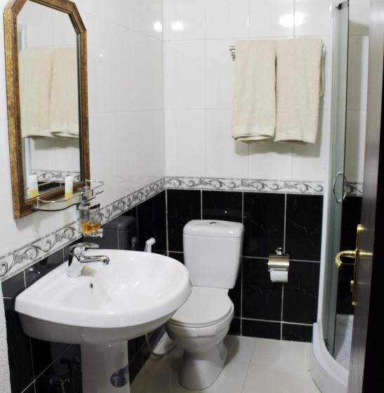 سوییت لوکس, Nahas Plaza