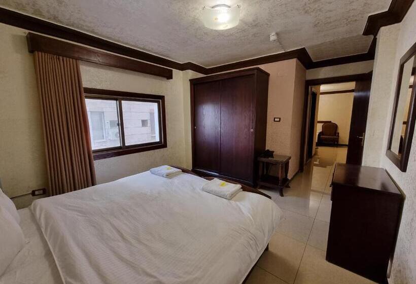 سوییت لوکس, Nahas Plaza