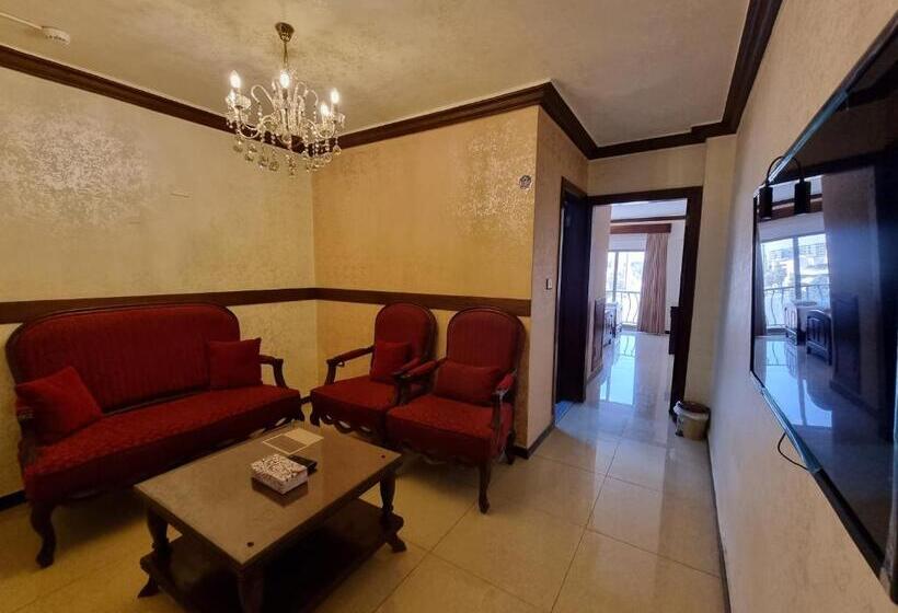 سوییت لوکس, Nahas Plaza