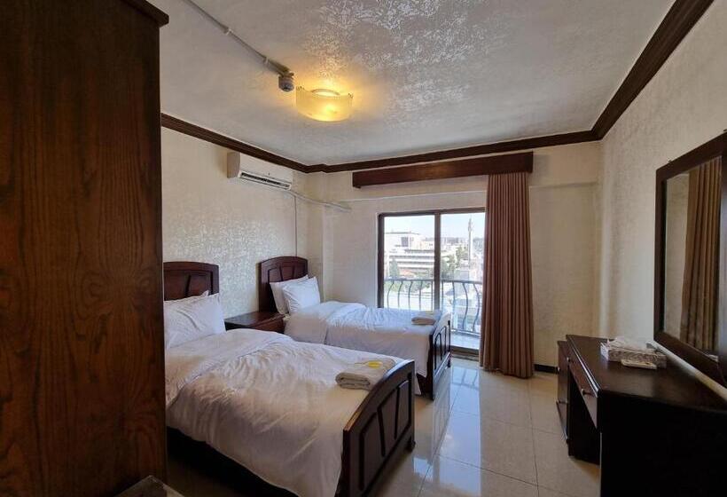 سوییت لوکس, Nahas Plaza