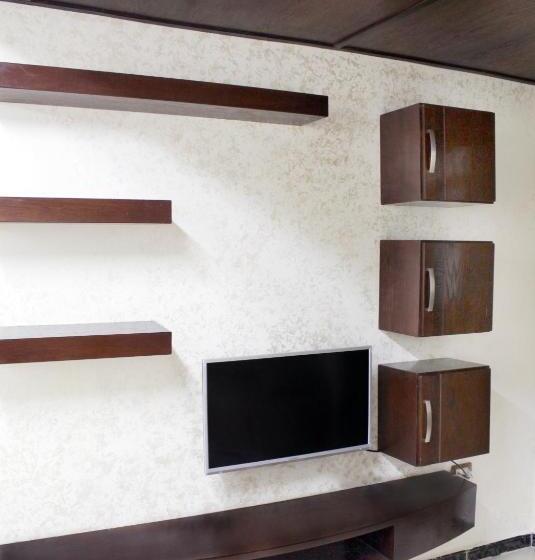 سوئیت رویال, Nahas Plaza