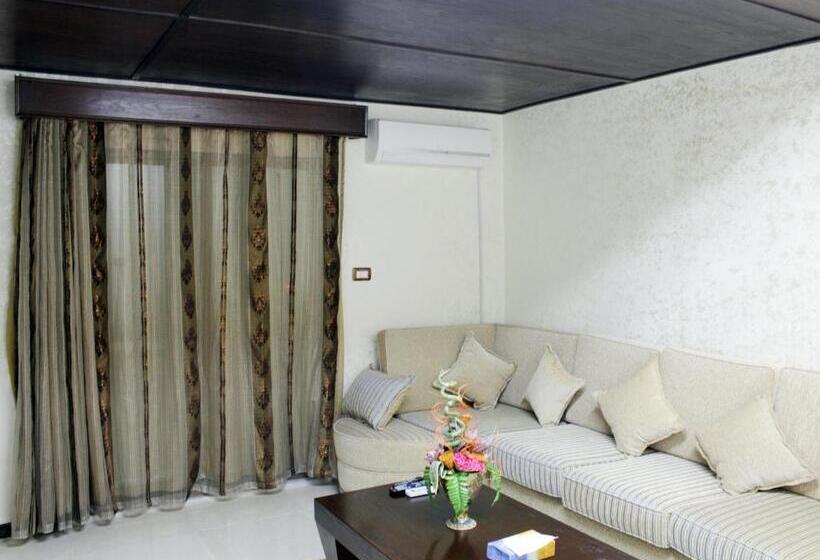 سوئیت رویال, Nahas Plaza