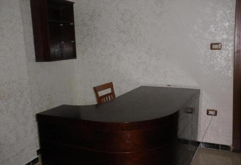 سوئیت رویال, Nahas Plaza