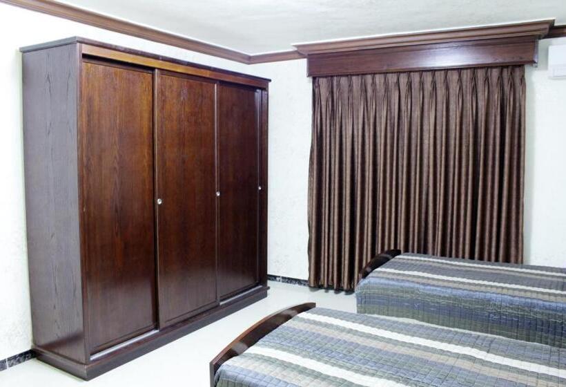 اتاق استاندارد سه نفره, Nahas Plaza