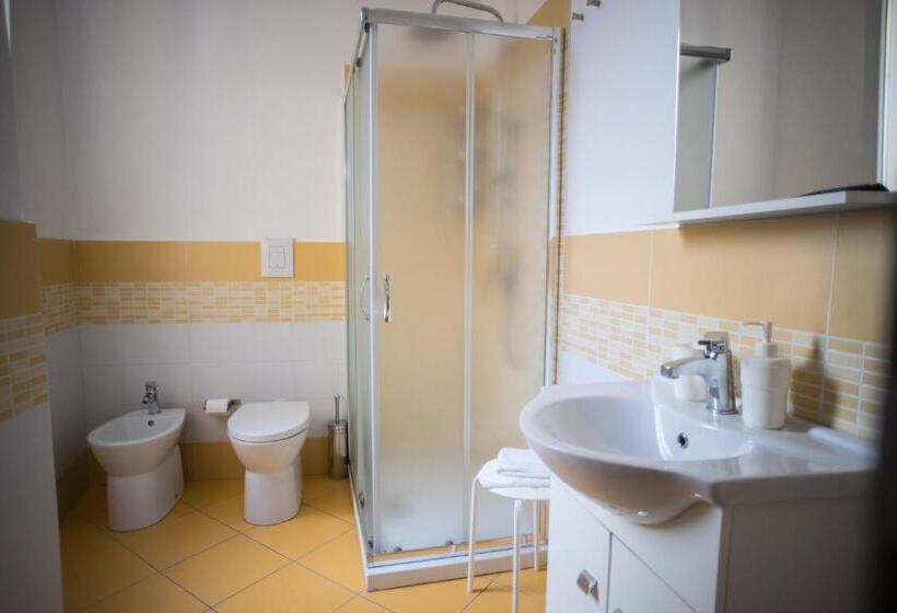 Четырехместный Номер Deluxe, Hello World