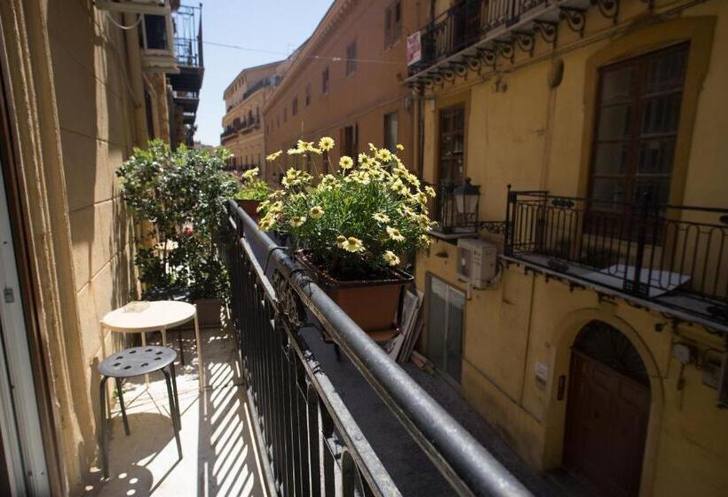 Четырехместный Номер Deluxe, Hello World