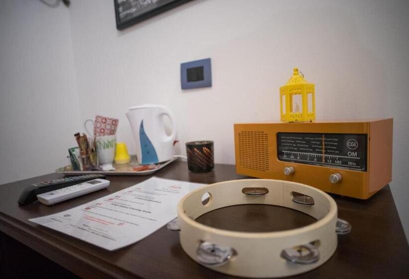 Четырехместный Номер Deluxe, Hello World