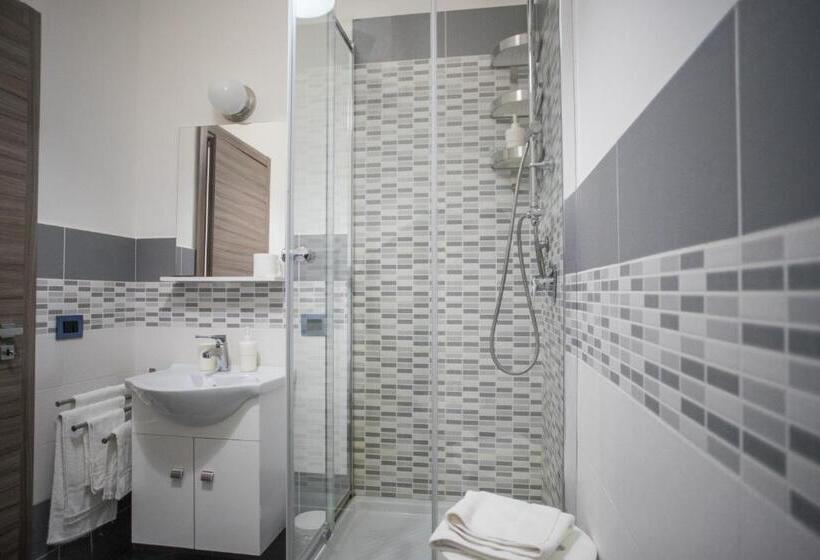 Номер Deluxe с Балконом, Hello World