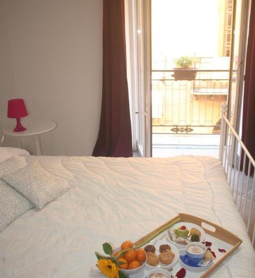 Номер Deluxe с Балконом, Hello World