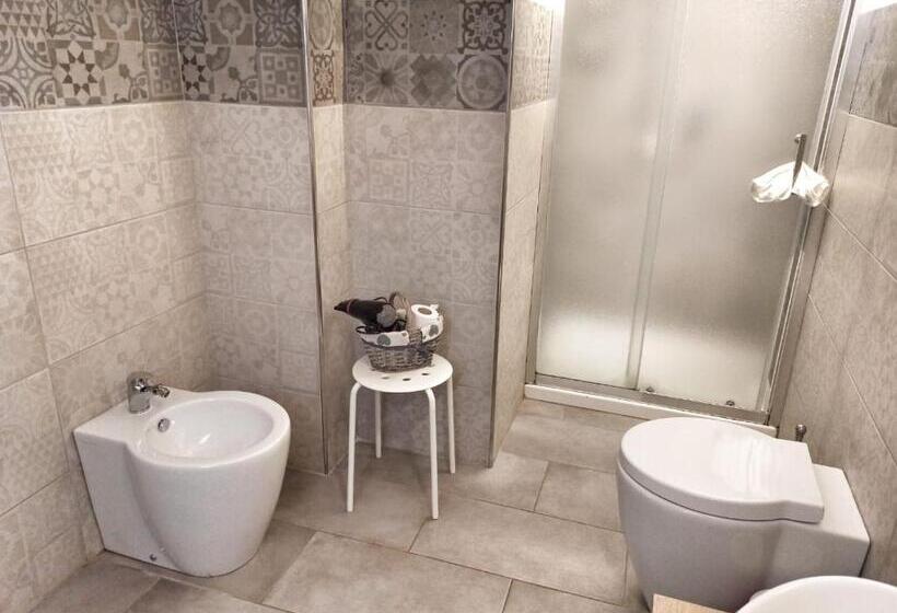 Семейный Номер Superior, Hello World