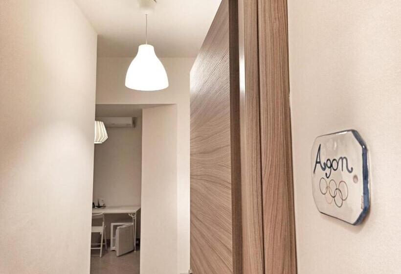 Семейный Номер Superior, Hello World