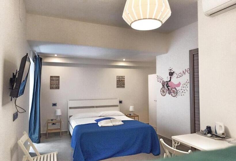 Семейный Номер Superior, Hello World