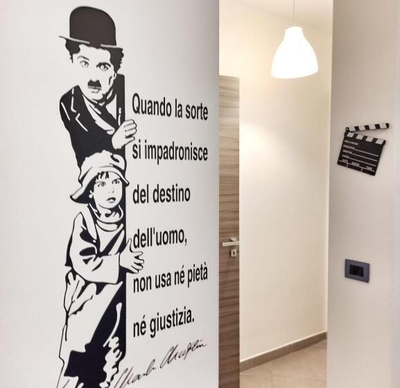 Номер Deluxe, Hello World