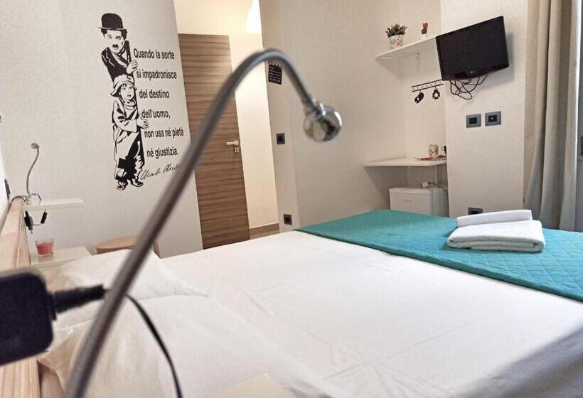 Номер Deluxe, Hello World