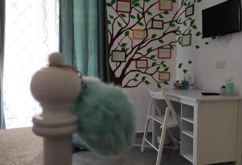 Номер Deluxe с Балконом, Hello World