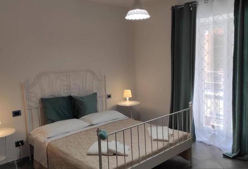 Номер Deluxe с Балконом, Hello World