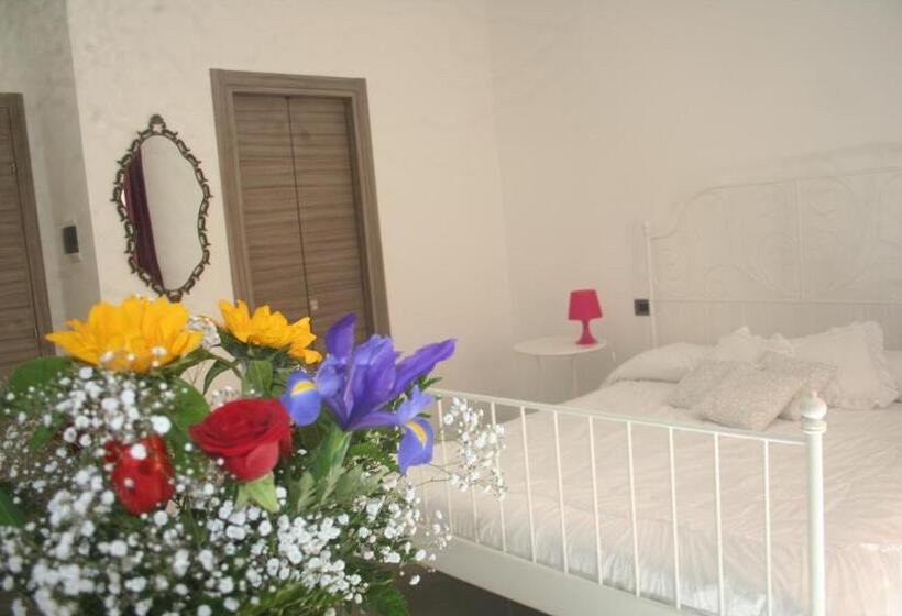 Номер Deluxe с Балконом, Hello World