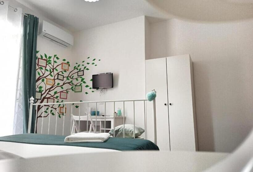 Номер Deluxe с Балконом, Hello World