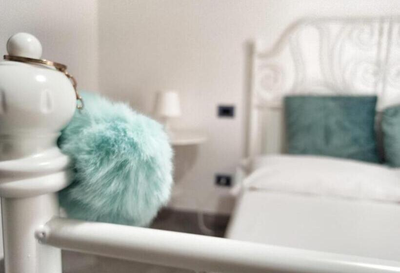 Номер Deluxe с Балконом, Hello World