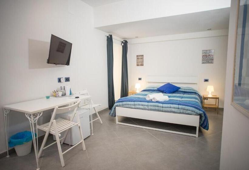 Семейный Номер Superior, Hello World