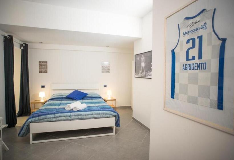 Семейный Номер Superior, Hello World