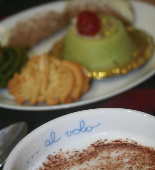 Номер Deluxe, Hello World