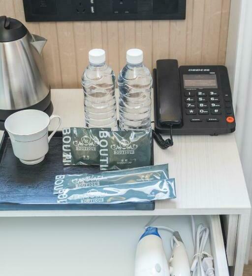 غرفة قياسية, A&r Boutique