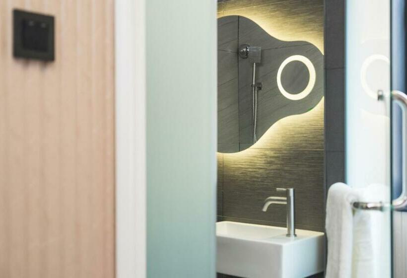 غرفة ديلوكس فردية, A&r Boutique