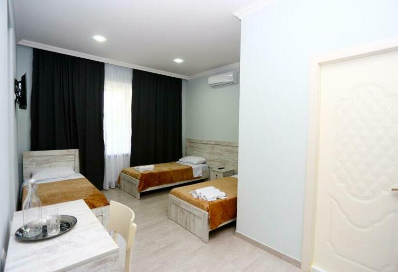 اتاق کلاسیک سه تخته, City Kutaisi