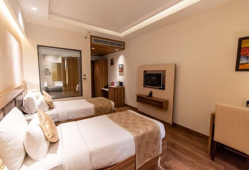 디럭스 룸, The Grand Ambassador