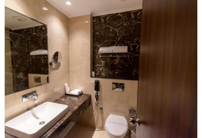 디럭스 룸 킹사이즈 침대, The Grand Ambassador