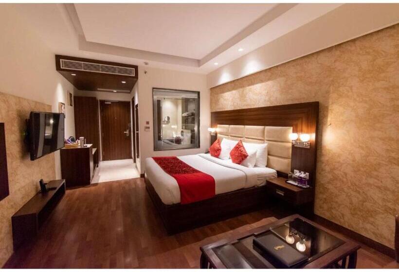 디럭스 룸 킹사이즈 침대, The Grand Ambassador