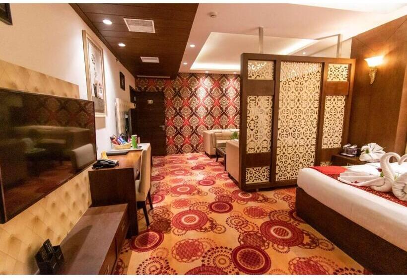 스위트 킹사이즈 침대, The Grand Ambassador