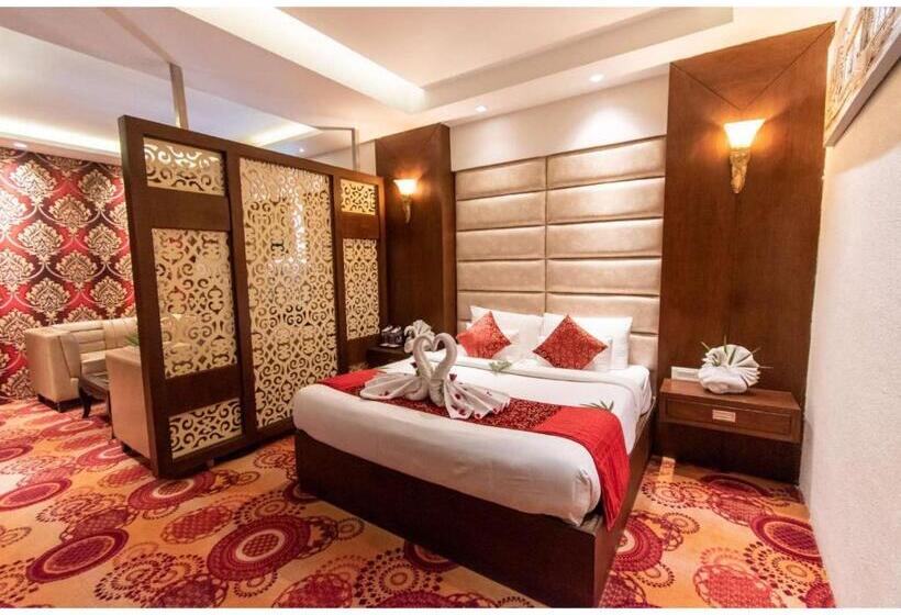 스위트 킹사이즈 침대, The Grand Ambassador