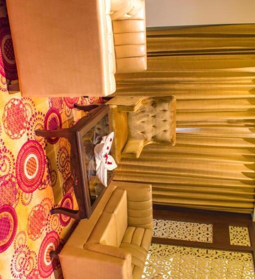 스위트 킹사이즈 침대, The Grand Ambassador