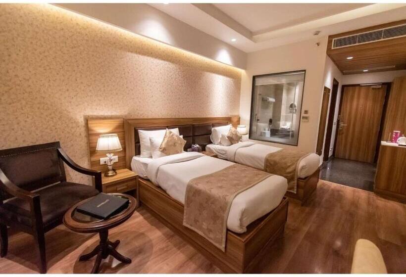 스탠다드 룸, The Grand Ambassador