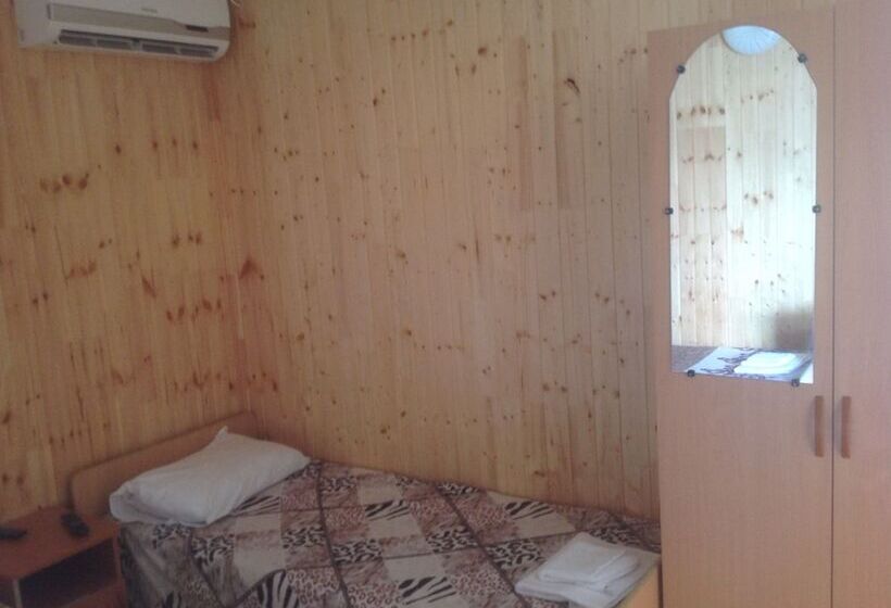 חדר סטנדרט לשלושה, Guest House R&m