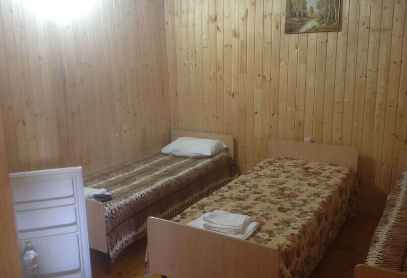 غرفة قياسية ثلاثية, Guest House R&m