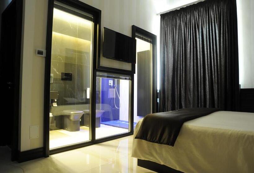 اتاق لوکس سه تخته, Muro Torto Suite Struttura Sanificata Giornalmente Con Ozono E Prodotti Specifici Conformi Al Deca