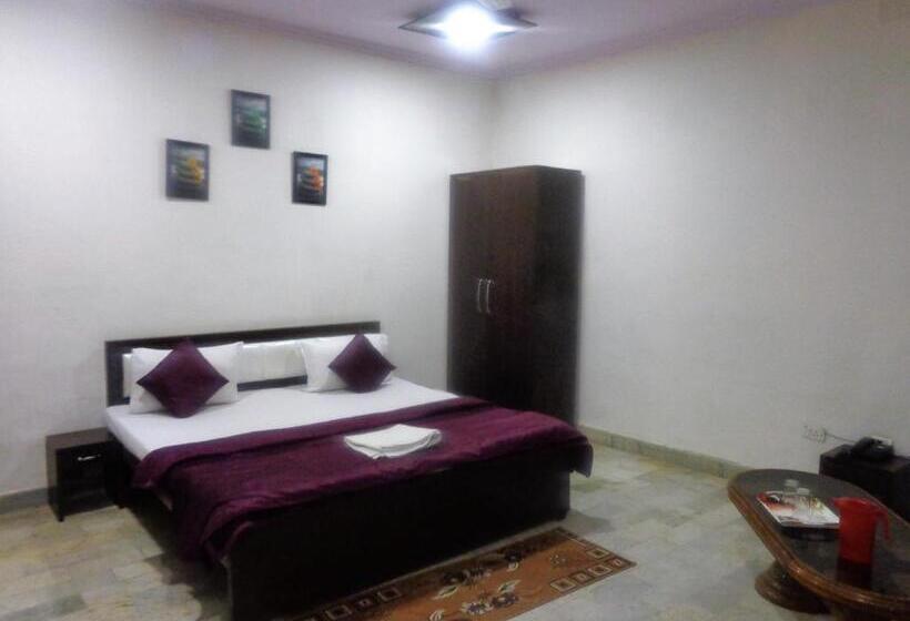 Quarto Economy, Maharana Palace