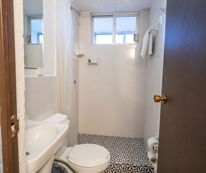 Economy Triple Room, Delf Inn