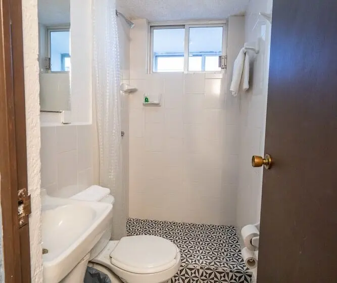 Economy Triple Room, Delf Inn