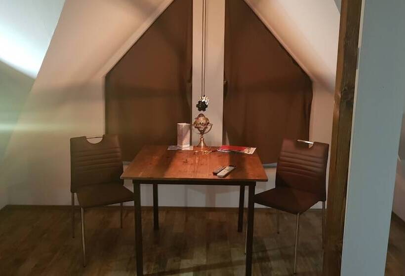 标准间, Sunrise Apartmanház