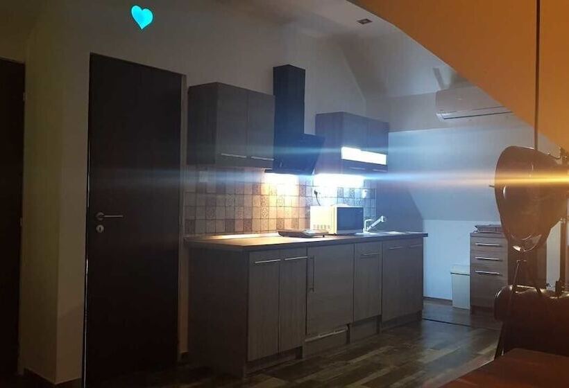 标准间, Sunrise Apartmanház