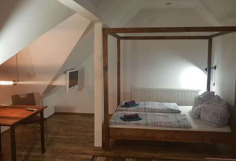 标准间, Sunrise Apartmanház