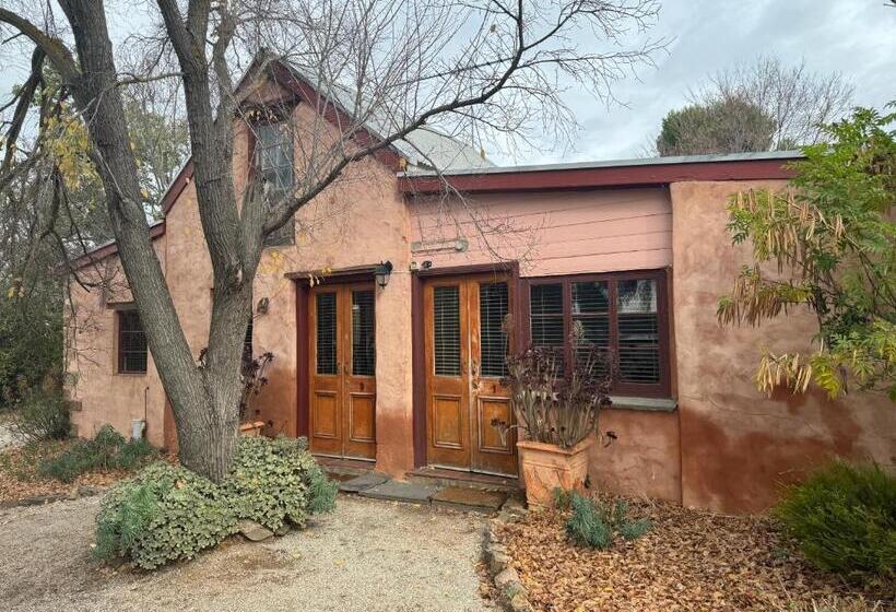 Люкс, Auburn Garden Suites
