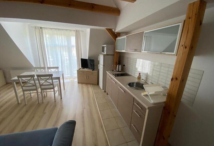 סוויטה, Willa Pod Lipami