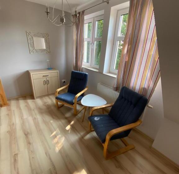 סוויטה, Willa Pod Lipami