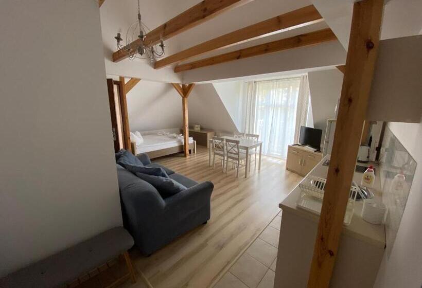 סוויטה, Willa Pod Lipami